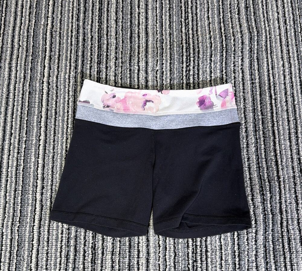 Lululemon Reverse Groove Short *Full-On Luon Black Mid Rise Athletic Shorts 4